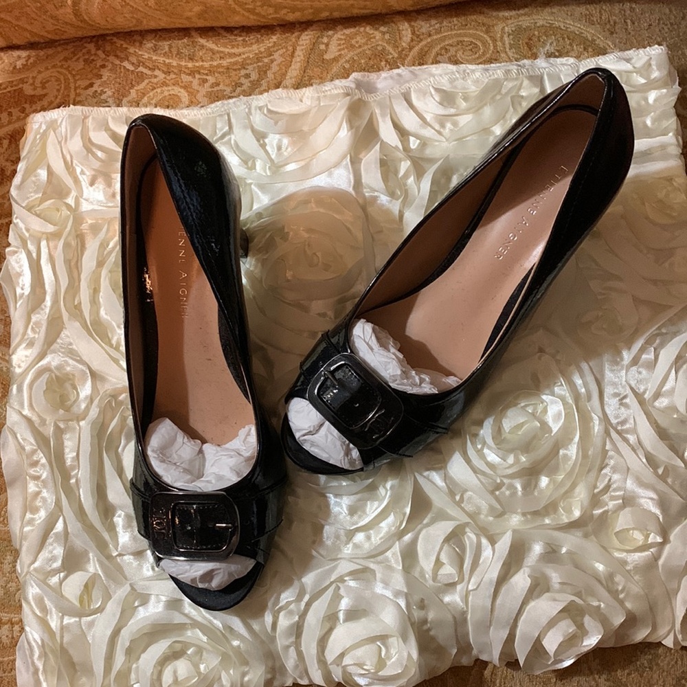 Ladies shoes.